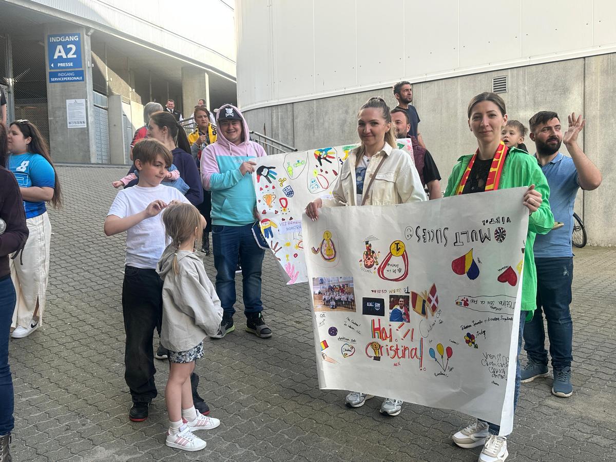 Ieșire blocată » Imagini surprinse după Esbjerg - CSM București. Pintea a scos capul pe ușa vestiarului: „Nicio șansă”