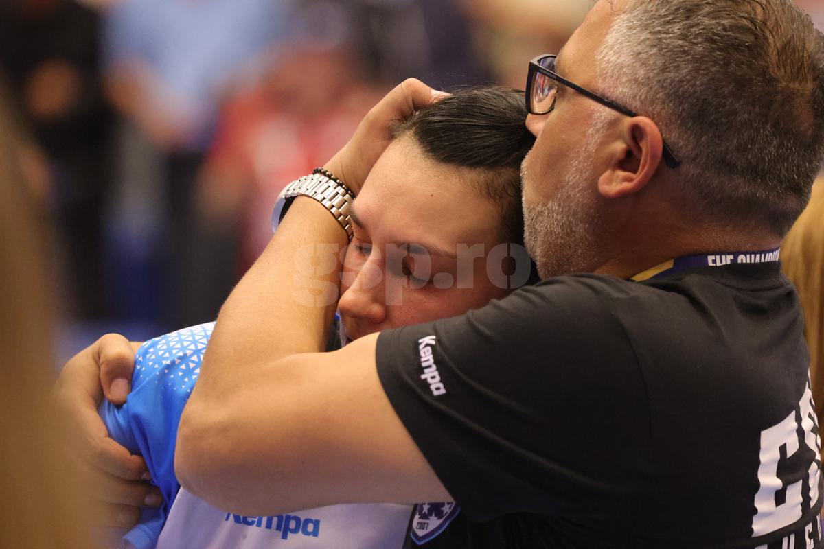 Cristina Neagu, în lacrimi după ultimul meci din carieră în Champions League
