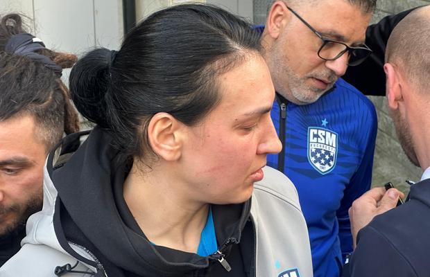 Zgâriată pe față și cu ochii în lacrimi, Cristina Neagu abia a rostit câteva cuvinte după eliminare: „Supărarea oricum rămâne”