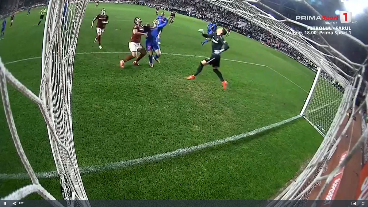 Contact între Târnovanu și Christensen în Rapid - FCSB