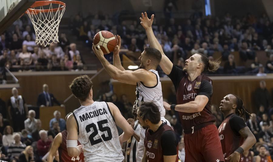 U-BT Cluj-Napoca se va duela cu Rapid București în primul tur al playoff-ului/Foto: Manases Sandor/u-bt.basketball Mihai Silvășan, după un sezon regulat sub așteptări pentru U-BT Cluj-Napoca: „Nu este o tragedie” » Care e situația lui Zavier Simpson, absent la ultimele două jocuri