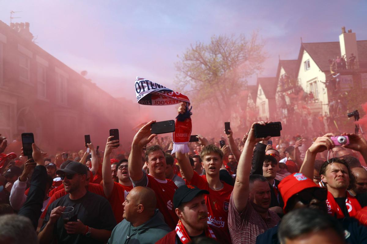 Liverpool - Tottenham, nebunie pe „Merseyside” înainte de partidă