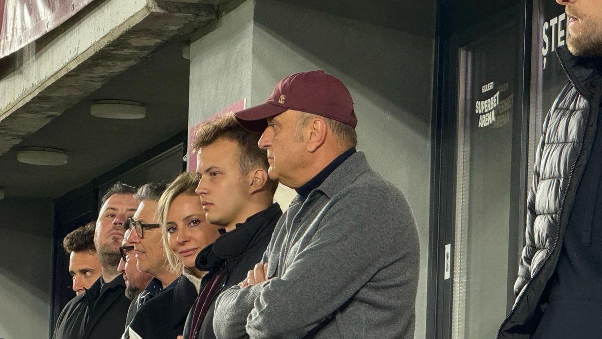 Tribună oficială înțesată de VIP-uri la Rapid - FCSB » Șucu și Angelescu au venit alături de soții