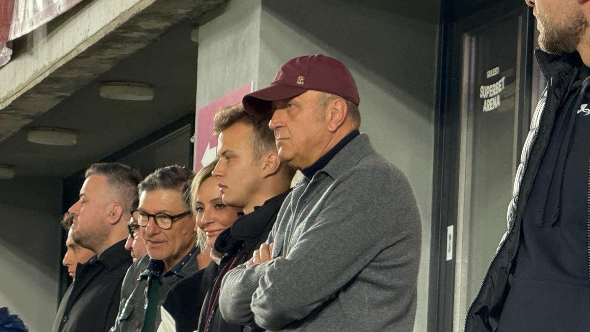 Tribună oficială înțesată de VIP-uri la Rapid - FCSB » Șucu și Angelescu au venit alături de soții