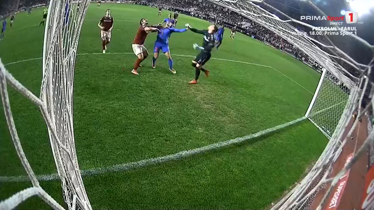 Radu Petrescu i-a refuzat Rapidului un penalty, după ce Christensen a fost tamponat de Târnovanu: „Decizie eronată”