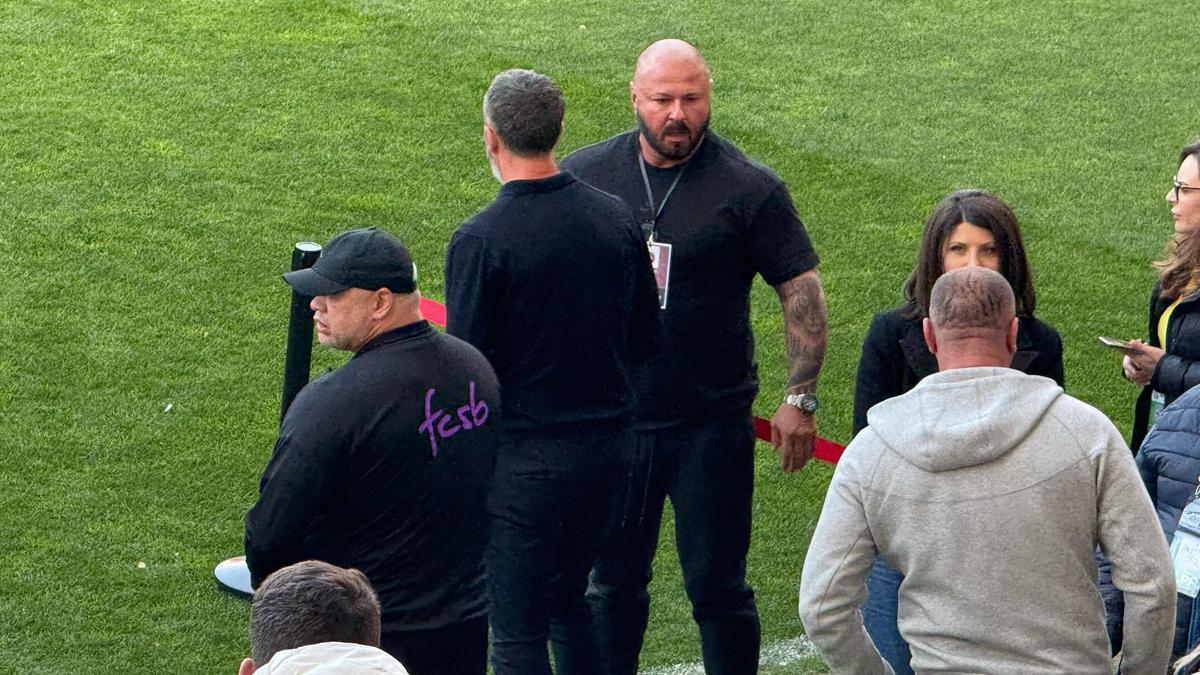 Mihai Stoica, surprins alături de George „Pachet” și „Buze”, înainte de Rapid - FCSB