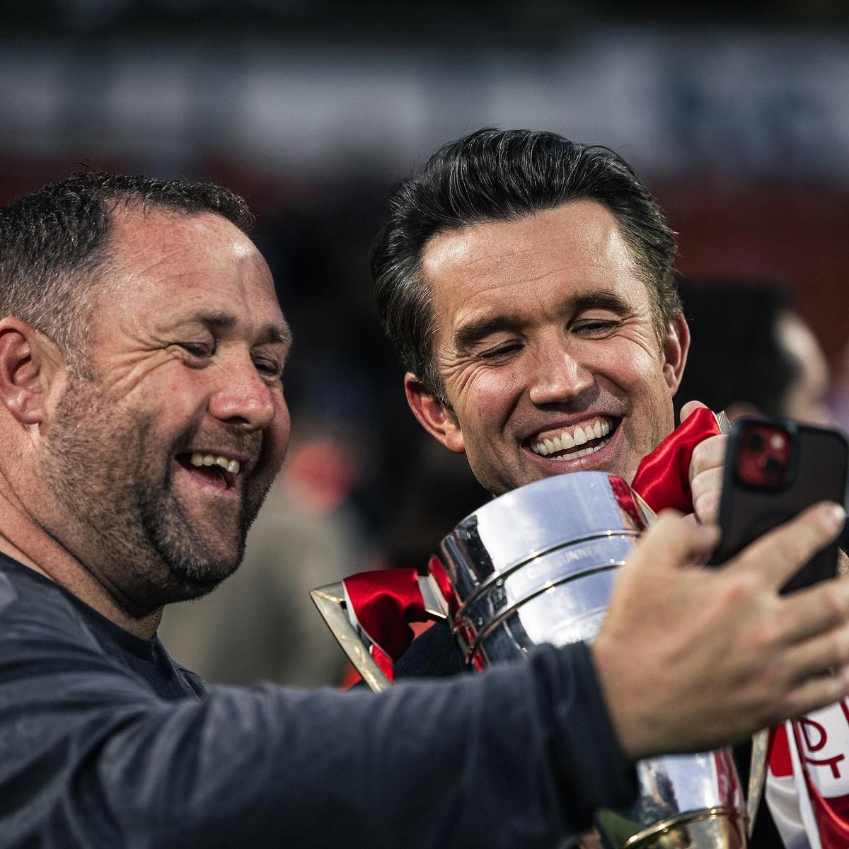 Echipa lui Ryan Reynolds, definitiv în istoria fotbalului englez » A promovat în Championship, iar fanii au invadat terenul