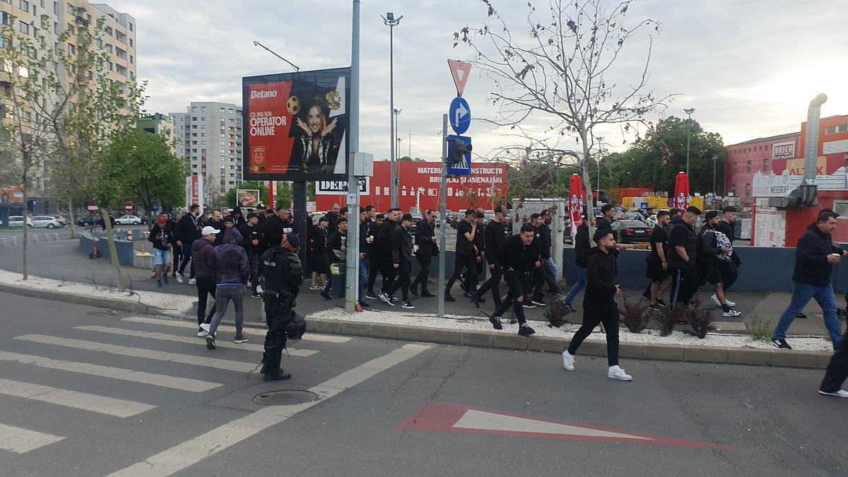 Ultrașii de la FCSB, înainte de meciul cu Rapid