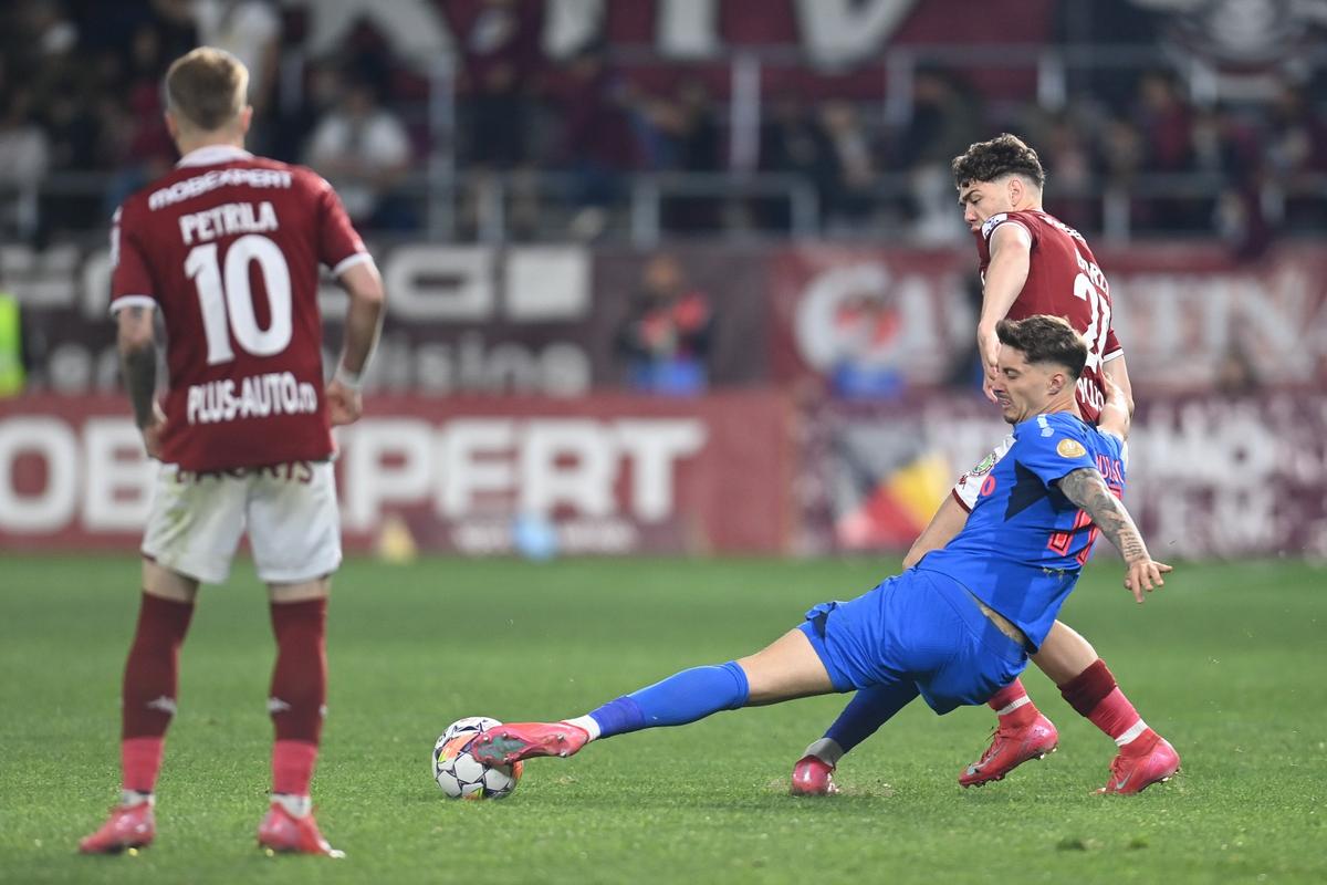 Strigăt din vestiarul Rapidului, după eșecul cu FCSB: „Să rămână Șumudică! A văzut o țară întreagă ce s-a întâmplat”