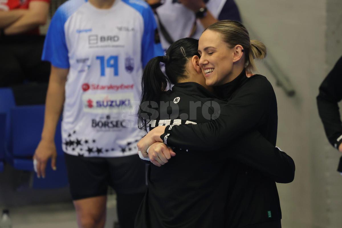 Cristina Neagu, moment emoționant înainte de Esbjerg - CSM București // FOTO: Ionuț Iordache (GSP.ro)
