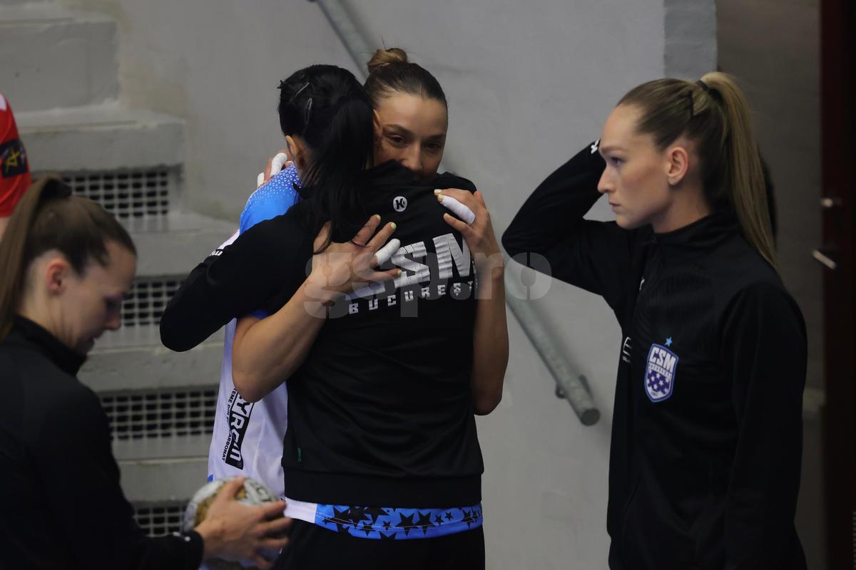 Cristina Neagu, moment emoționant înainte de Esbjerg - CSM București // FOTO: Ionuț Iordache (GSP.ro)