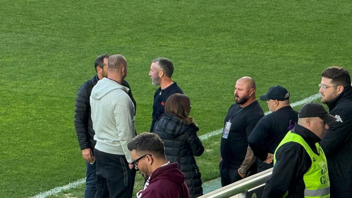 Mihai Stoica, surprins alături de George „Pachet” și „Buze”, înainte de Rapid - FCSB