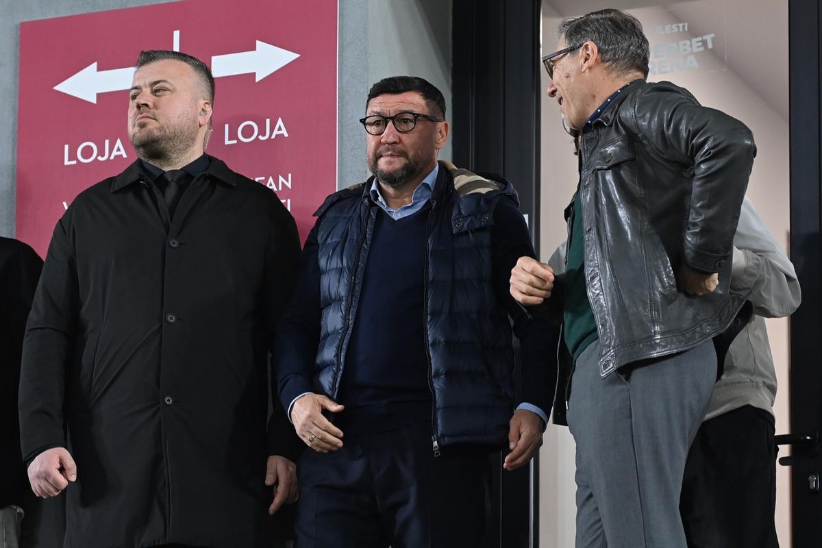 VIP-uri la Rapid - FCSB » Șucu și Angelescu au fost însoțiti de soții
