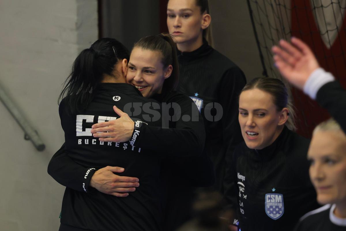 Cristina Neagu, moment emoționant înainte de Esbjerg - CSM București // FOTO: Ionuț Iordache (GSP.ro)