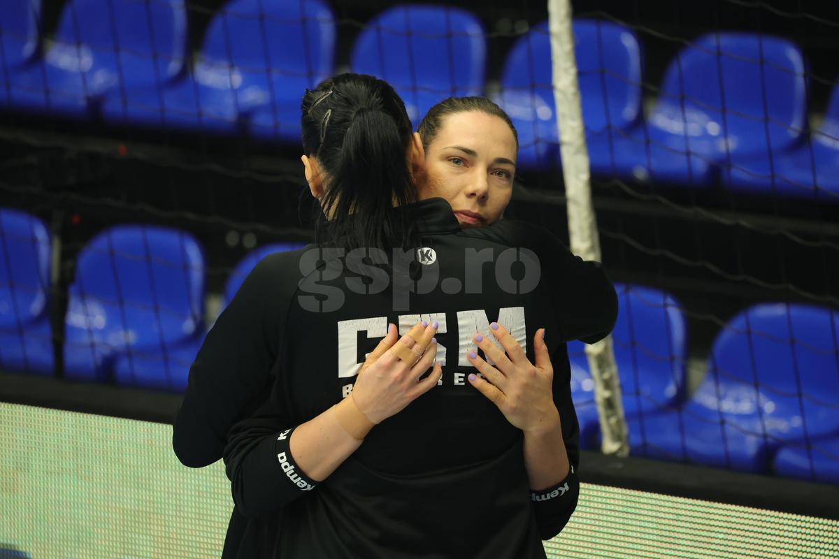 Cristina Neagu, moment emoționant înainte de Esbjerg - CSM București // FOTO: Ionuț Iordache (GSP.ro)