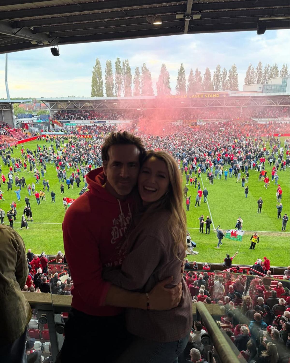 Echipa lui Ryan Reynolds, definitiv în istoria fotbalului englez » A promovat în Championship, iar fanii au invadat terenul