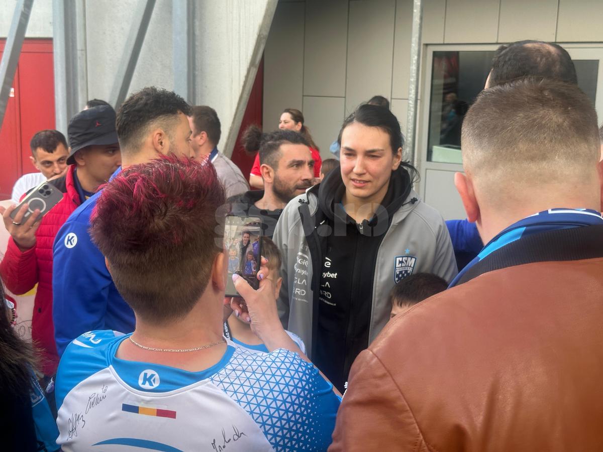 Zgâriată pe față și cu ochii în lacrimi, Cristina Neagu abia a rostit câteva cuvinte după eliminare: „Supărarea oricum rămâne”