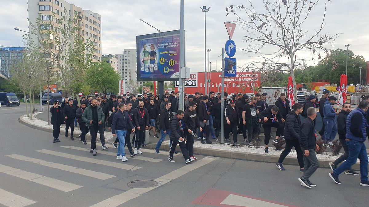 Ultrașii de la FCSB, înainte de meciul cu Rapid