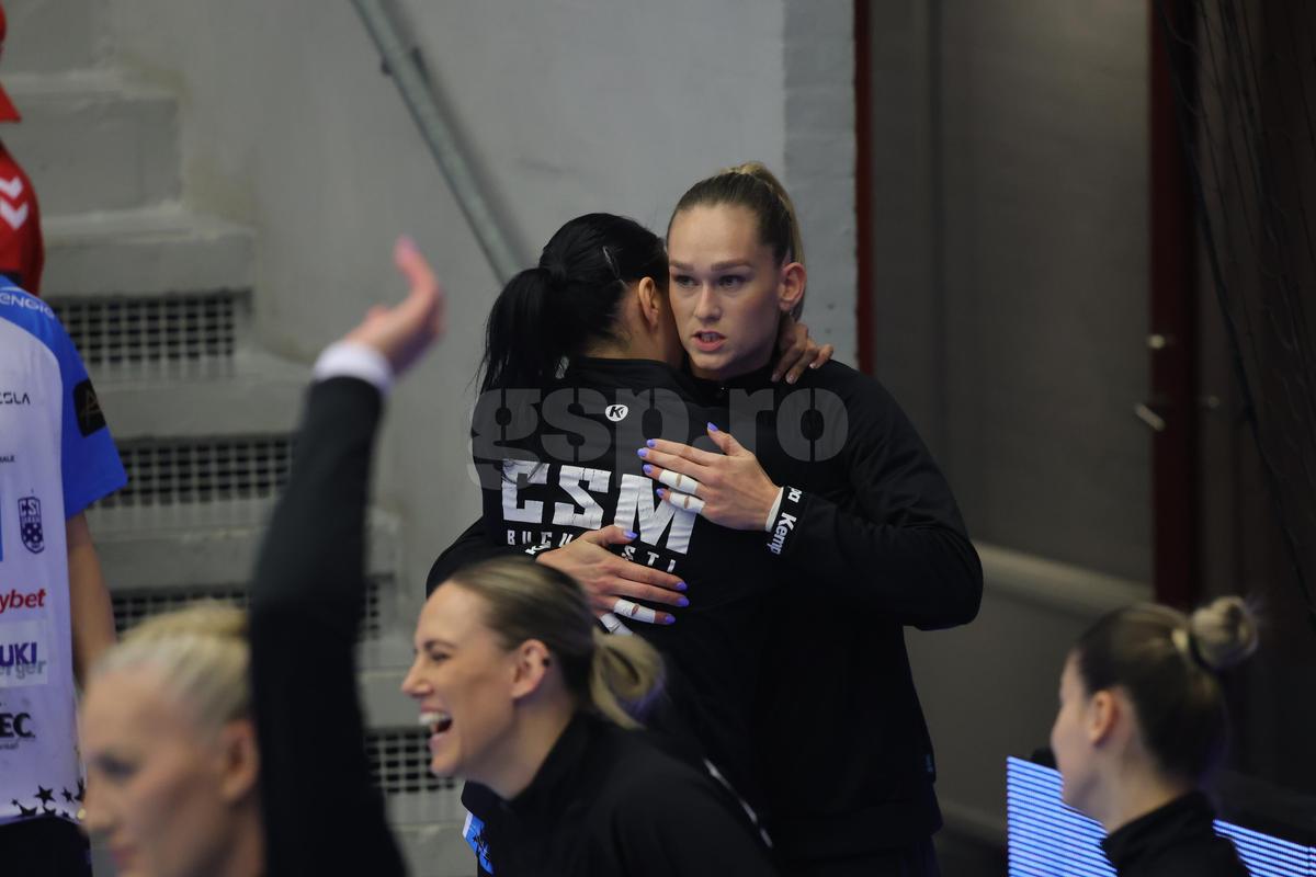 Cristina Neagu, moment emoționant înainte de Esbjerg - CSM București // FOTO: Ionuț Iordache (GSP.ro)