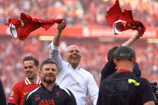 Imagini antologice de la petrecerea de titlu a lui Liverpool » Arne Slot, dedicație specială pentru Jurgen Klopp