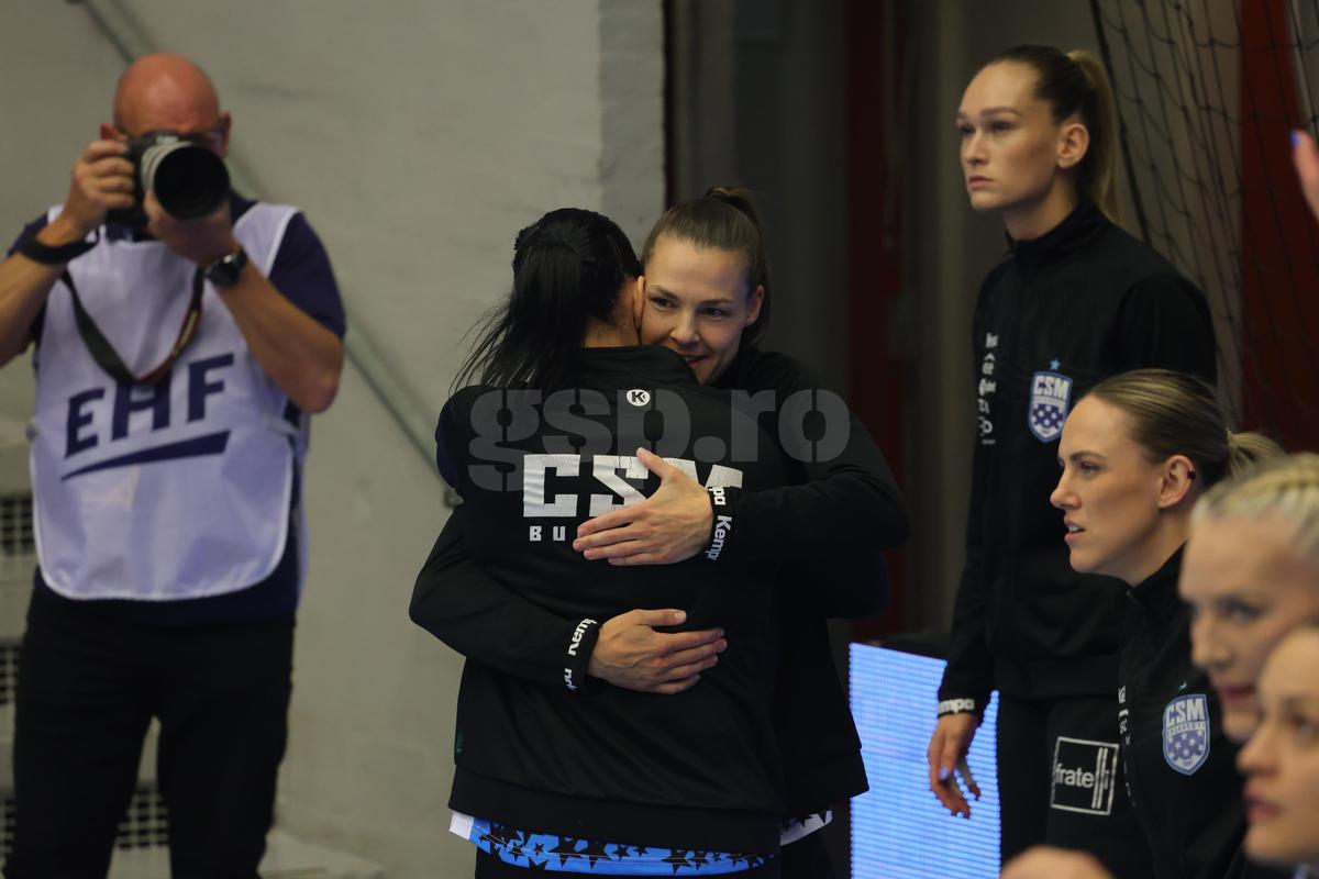 Cristina Neagu, moment emoționant înainte de Esbjerg - CSM București // FOTO: Ionuț Iordache (GSP.ro)