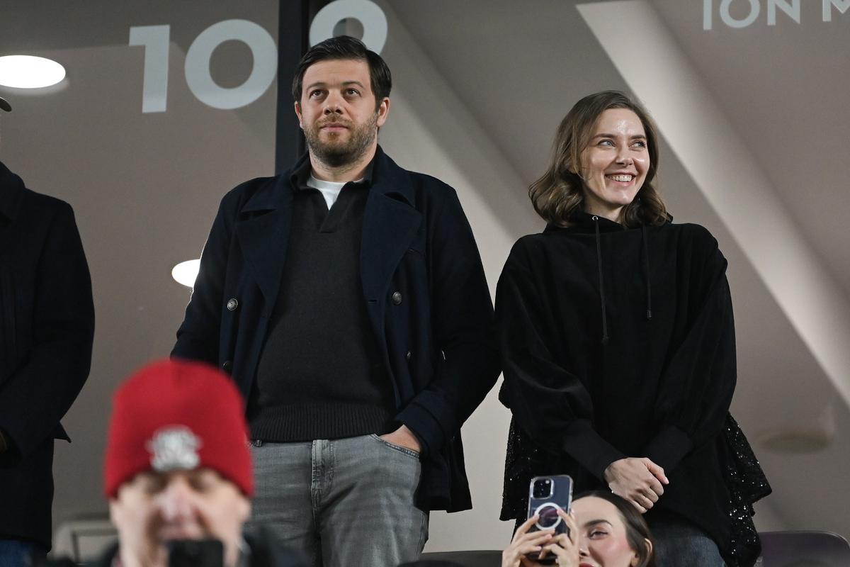 VIP-uri la Rapid - FCSB » Șucu și Angelescu au fost însoțiti de soții