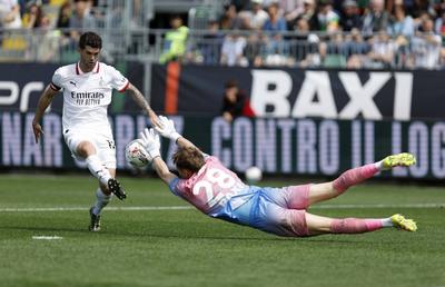 Ionuț Radu a fost integralist în Venezia - AC Milan 0-2 » Ce notă i-au acordat jurnaliștii italieni