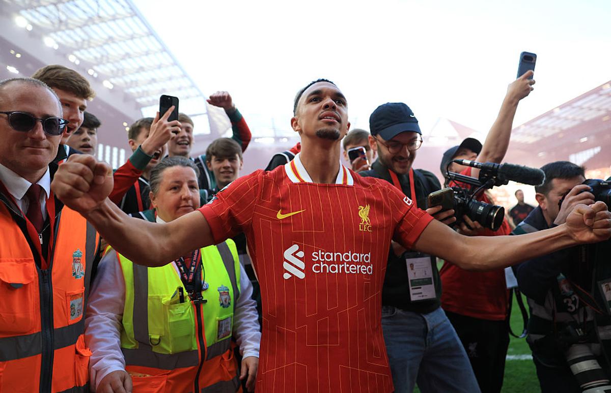 Imagini antologice de la petrecerea de titlu a lui Liverpool » Arne Slot, dedicație specială pentru Jurgen Klopp