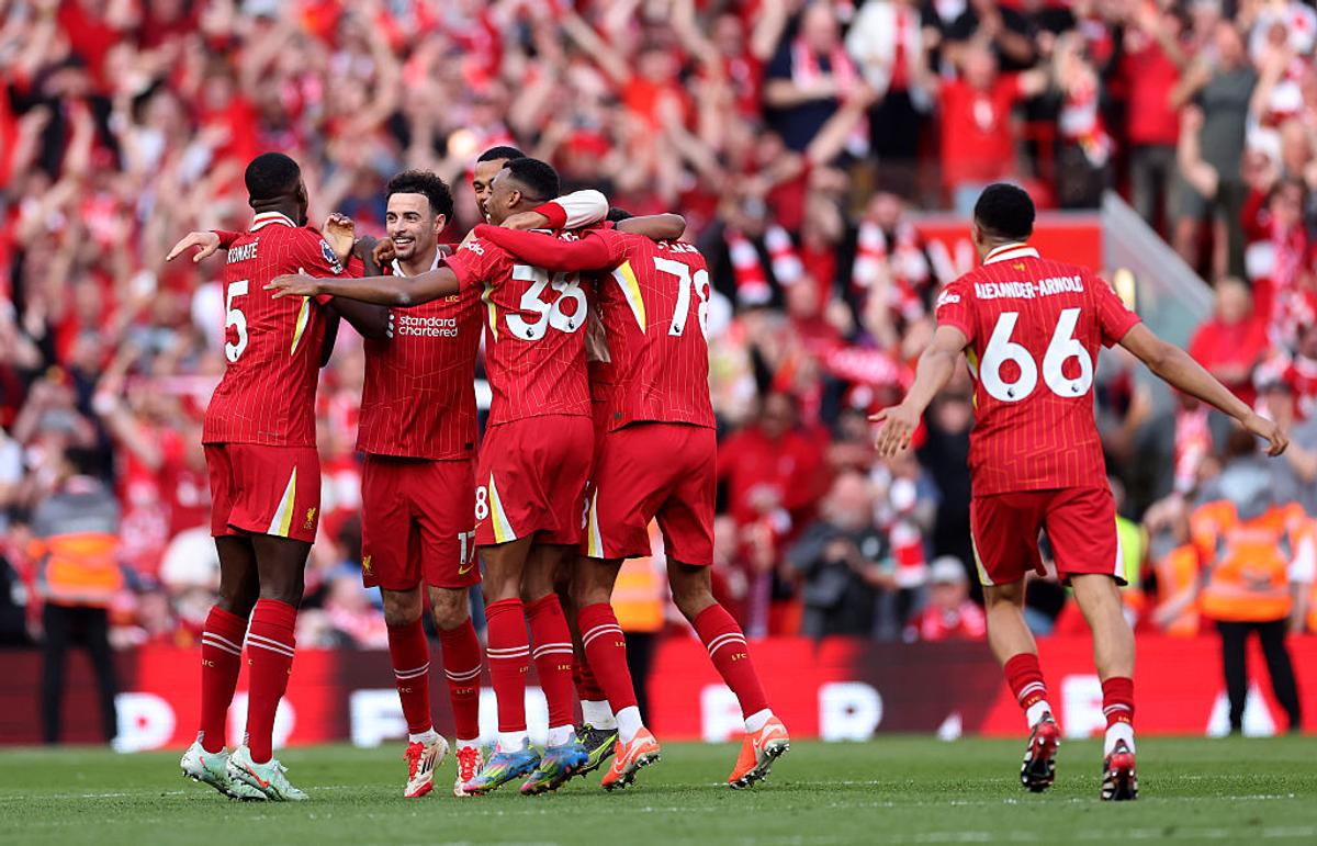 Imagini antologice de la petrecerea de titlu a lui Liverpool » Arne Slot, dedicație specială pentru Jurgen Klopp