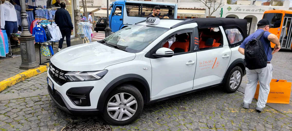 Dacia decapotabilă face furori pe străzi în Italia: cum arată mașina specială