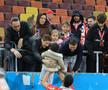 Imagini înduioșătoare după Dinamo - Rapid » A început să plângă când a fost înconjurat de mascați + „câinii” au răspuns ironiei rivalilor