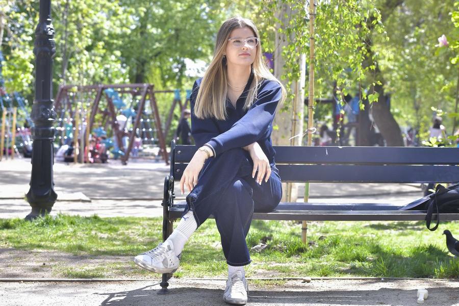 Elena e voleibalista-model a României: școală, kineto, antrenamente și meditații până la miezul nopții! „Sportul înseamnă inteligență, educație”
