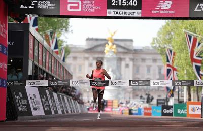 Moment istoric în cadrul Maratonului de la Londra: atleții adidas Sabastian Sawe și Yomif Kejelcha au terminat cursa sub pragul de 2 ore, purtând revoluționarii Adizero Adios Pro Evo 3. Sabastian și Tigist Assefa au stabilit noi recorduri mondiale