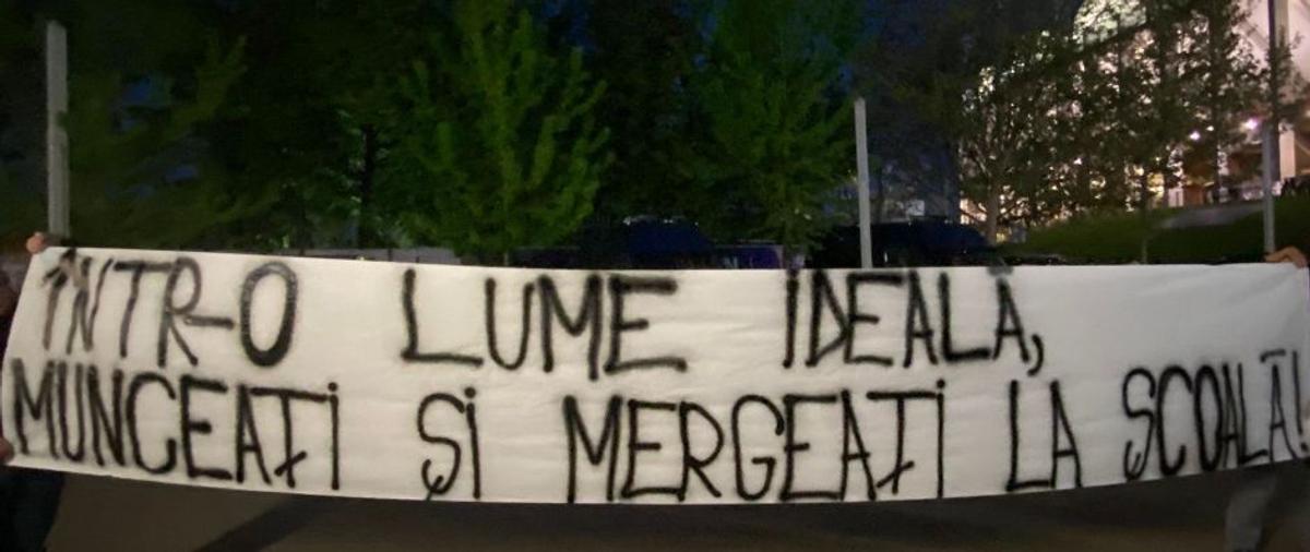 Se putea și mai rău! Bannerele rasiste ale dinamoviștilor interzise la derby