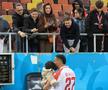 Imagini înduioșătoare după Dinamo - Rapid » A început să plângă când a fost înconjurat de mascați + „câinii” au răspuns ironiei rivalilor
