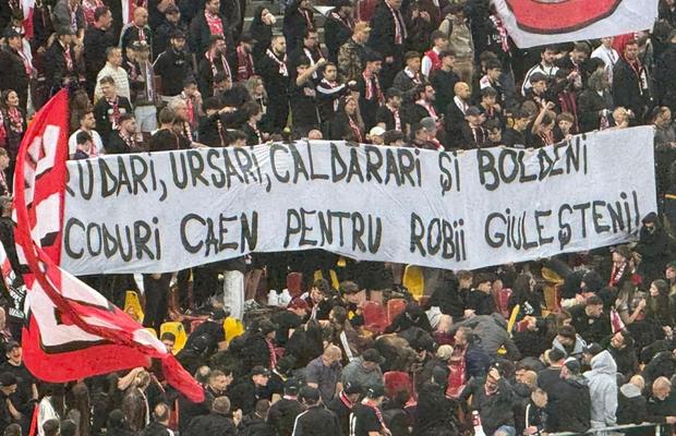 Se putea și mai rău! Bannerele rasiste ale dinamoviștilor interzise la derby