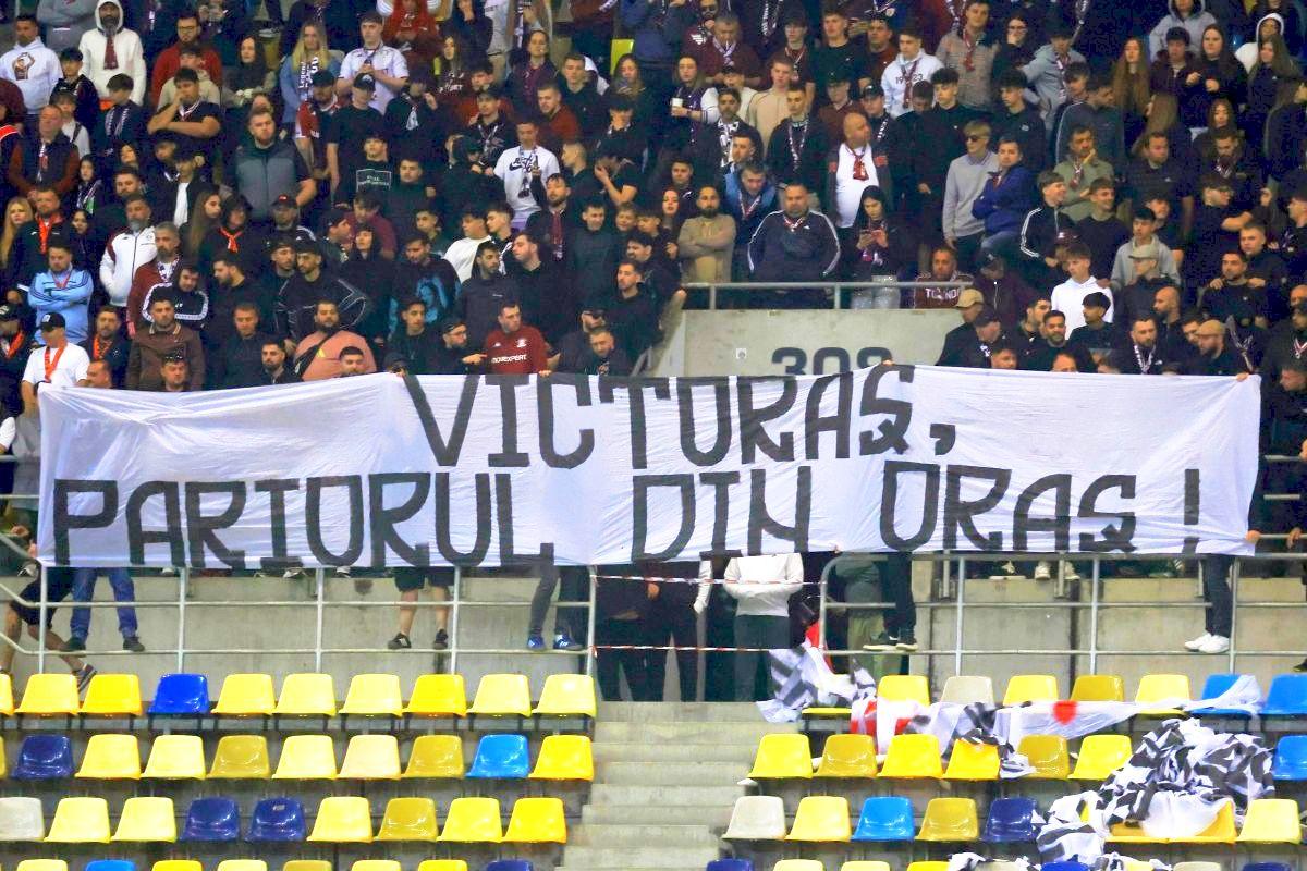 „Victoraș, pariorul din oraș” » Costel Gâlcă, întrebat frontal despre acuzele grave din peluza Rapidului