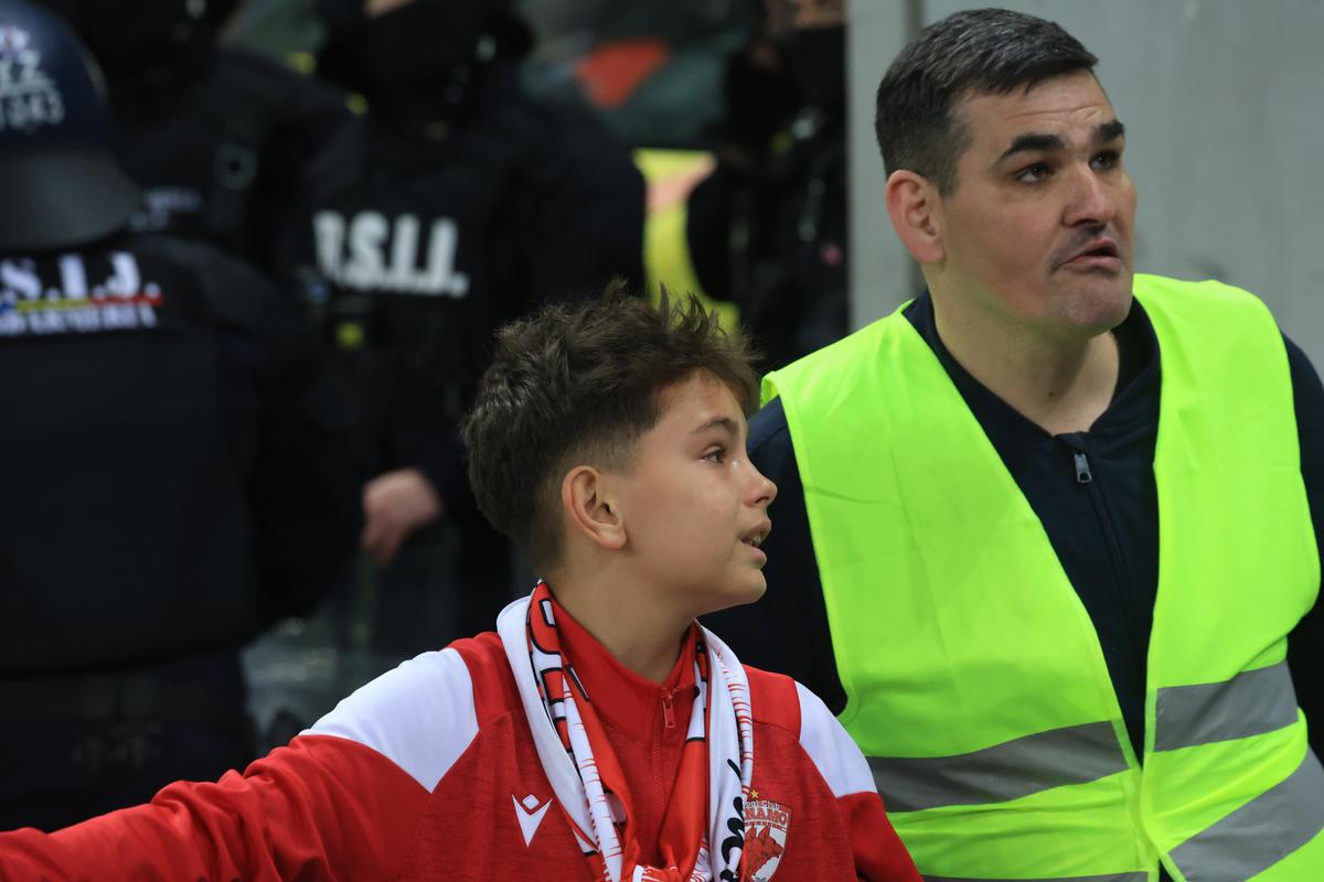 Imagini de la finalul meciului Dinamo - Rapid