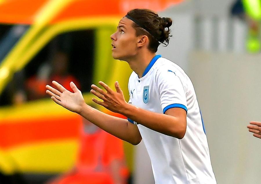 Atanas Trică a purtat numărul 88 la debutul în Liga 1, care a avut loc chiar în minutul 88 al meciului cu Clinceni, scor 0-0. Foto: CS U Craiova Atanas, de la 8 la infinit
