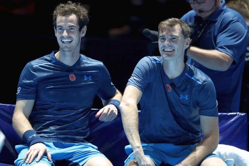 Jamie Murray (în dreapta), alături de Andy Murray. FOTO: Guliver/Getty Images