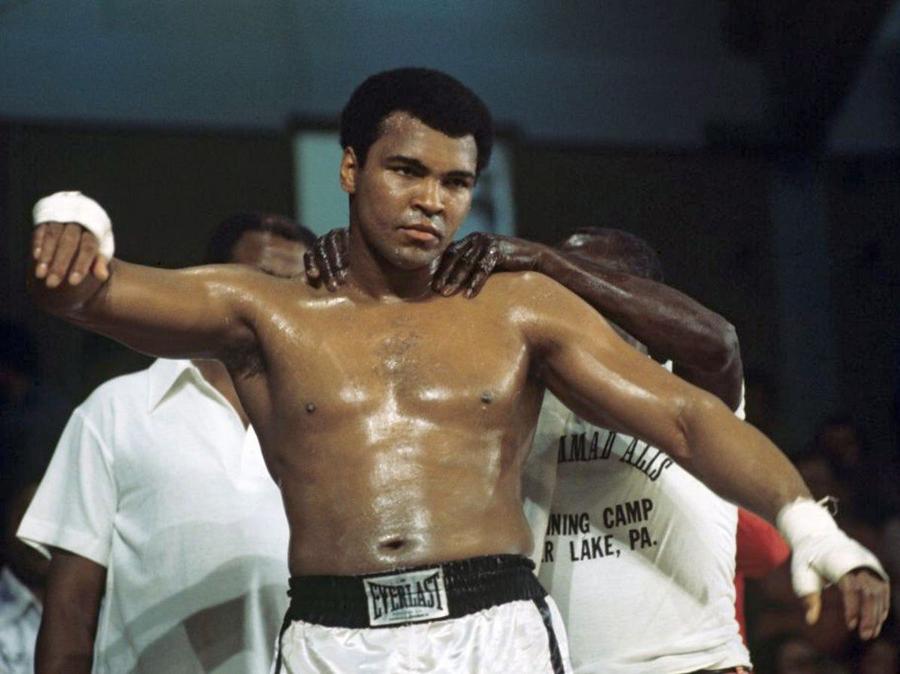 Unul dintre cei mai mari boxeri din toate timpurile și-a schimbat numele pe 26 februarie 1964 Adevăratul Cassius Clay!