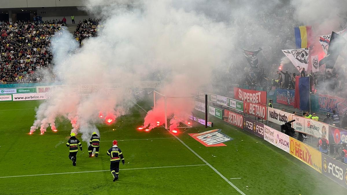 Scenografie, torțe și mesaje la FCSB - Rapid, 27 mai 2023
