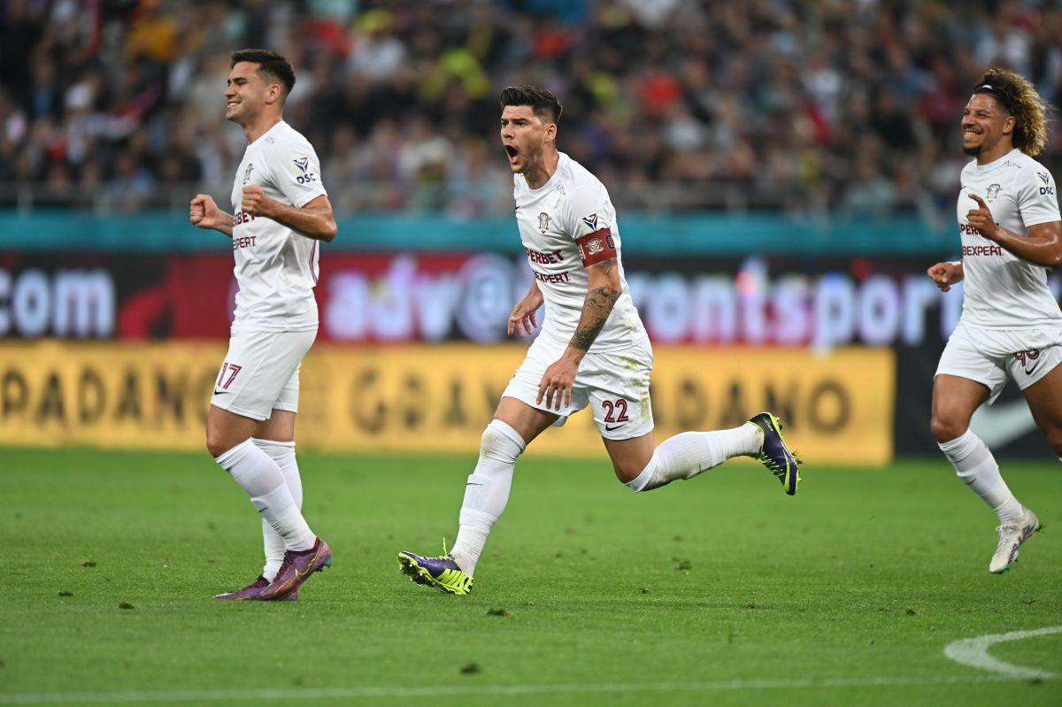 Imagini scandaloase pe Arena Națională » Ce au putut să cânte fotbaliștii lui Mutu împreună cu cei din galeria Rapidului