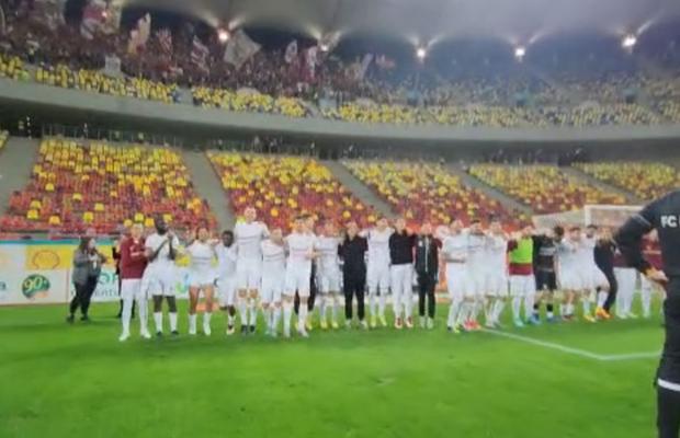 Imagini scandaloase pe Arena Națională » Ce au putut să cânte fotbaliștii lui Mutu împreună cu cei din galeria Rapidului