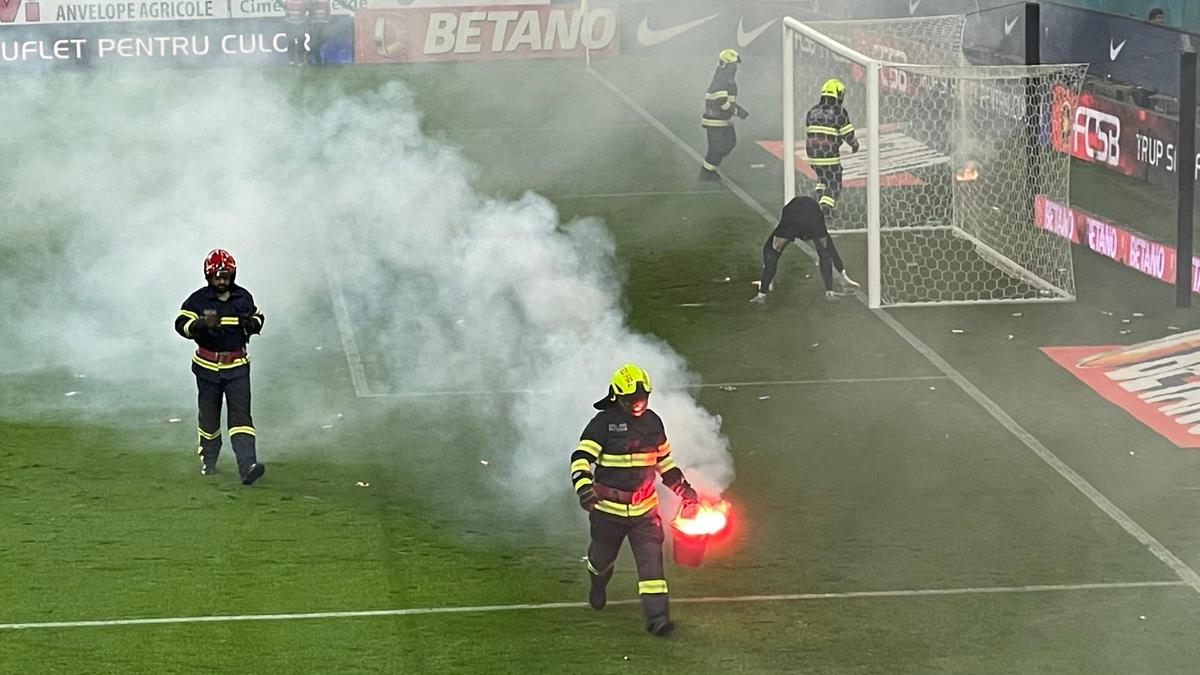 Scenografie, torțe și mesaje la FCSB - Rapid, 27 mai 2023