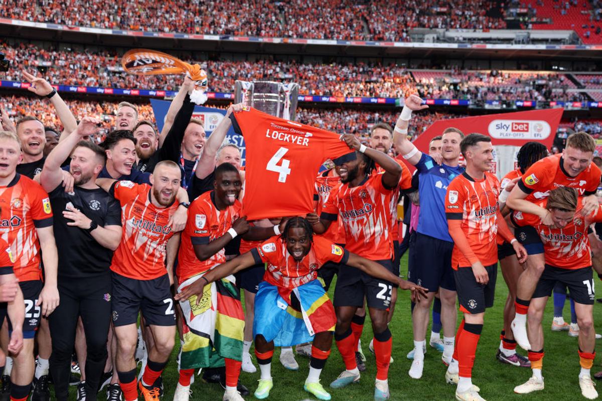 ULUITOR: Unirea Urziceni de Anglia a promovat în Premier League! AICI vor veni Guardiola și Haaland: suporterii intră pe stadion prin curțile locuitorilor!
