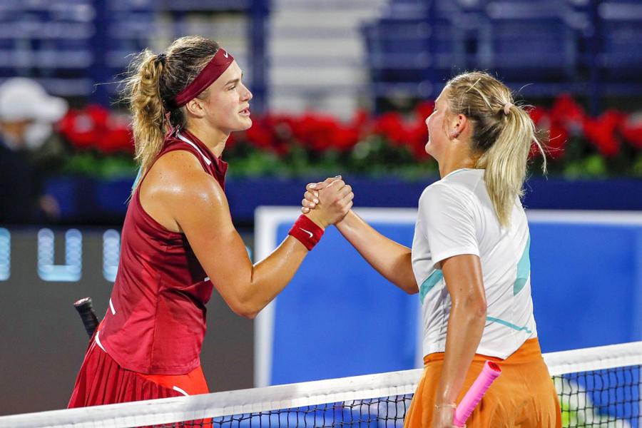 Sabalenka și Kostyuk la un meci din februarie 2022 Declarațiile bielorusei Sabalenka au creat controverse: „Și conaționalii o urăsc. E prea ocupată cu iubitul ei, fan Putin, ca să-i pese și de altcineva?!”
