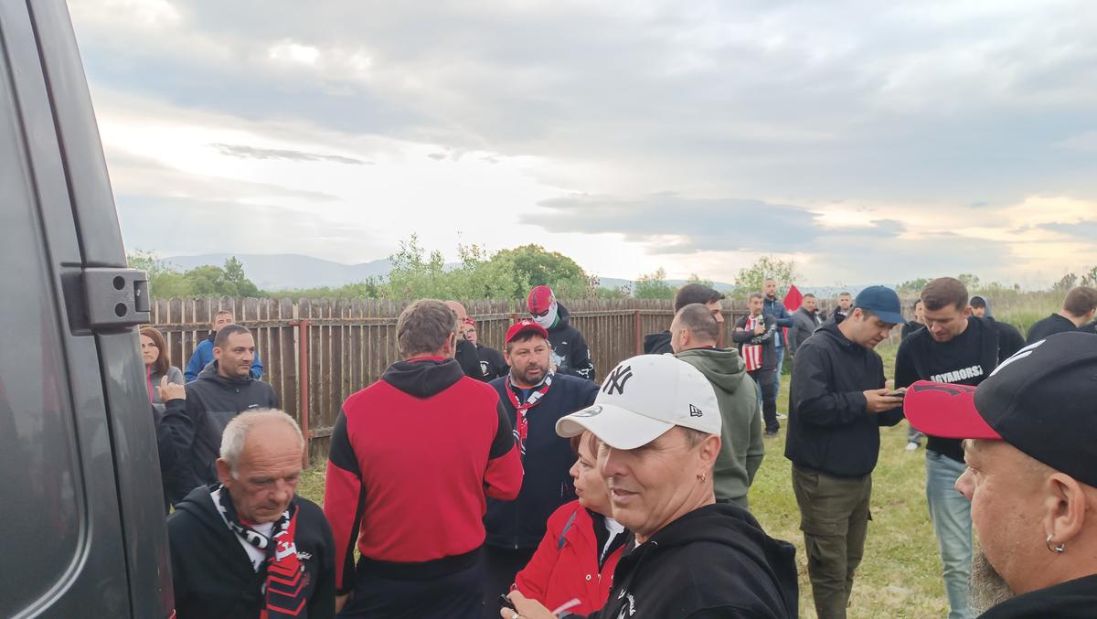 Apariție incredibilă la Csikszereda - Dinamo » Și-a făcut mască din steagul Ungariei