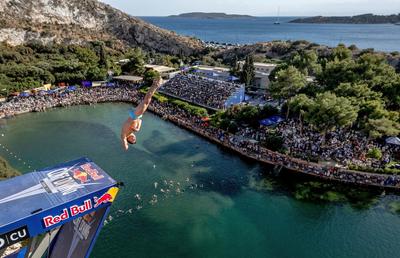 Aur pentru Constantin Popovici în prima etapă din Seria Mondială Red Bull Cliff Diving