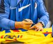 Gică Hagi a fost peste Rivaldo, Jose Mourinho » Tricoul „Regelui” cel mai prețios la licitația unde s-au cumpărat de aproape 200.000 de euro!